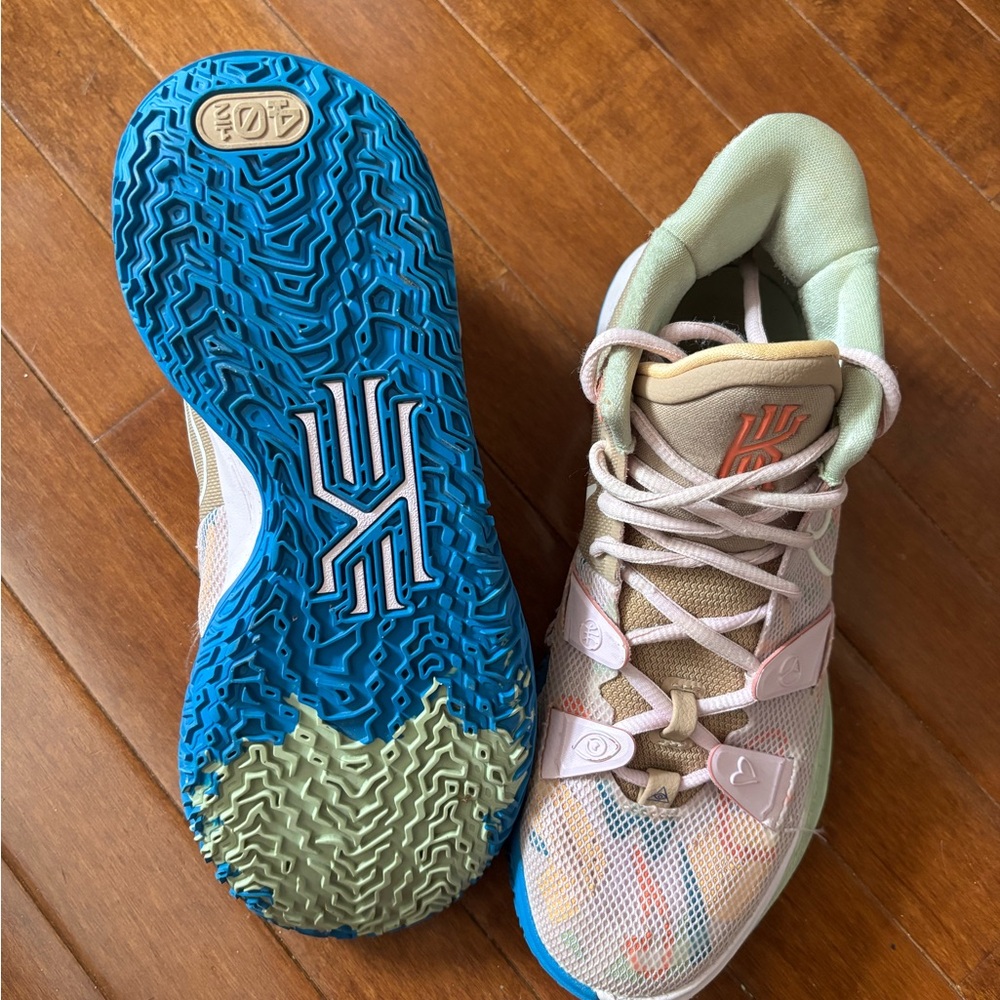 Kyrie Sunset Basketball Shoes Women’s 8.5